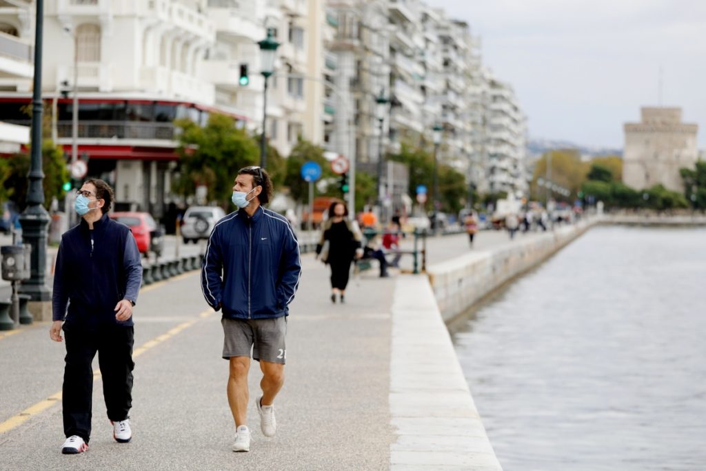 κορονοϊός περίπατος lockdown Θεσσαλονίκη μάσκες πολίτες