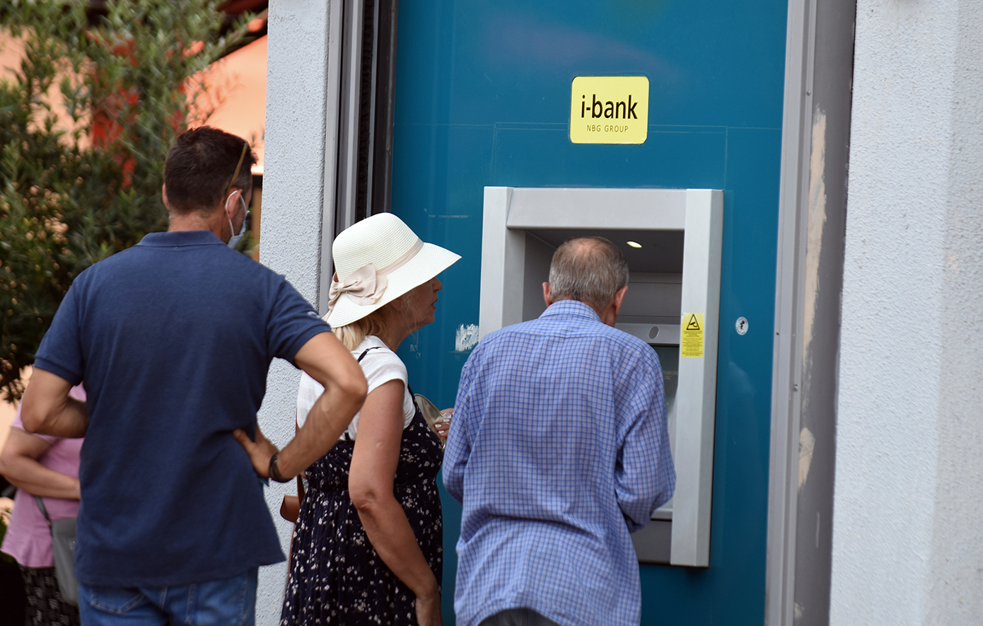 Αύξηση Καταθέσεων και Πρόκληση Χορηγήσεων στην Ελληνική Τραπεζική Αγορά