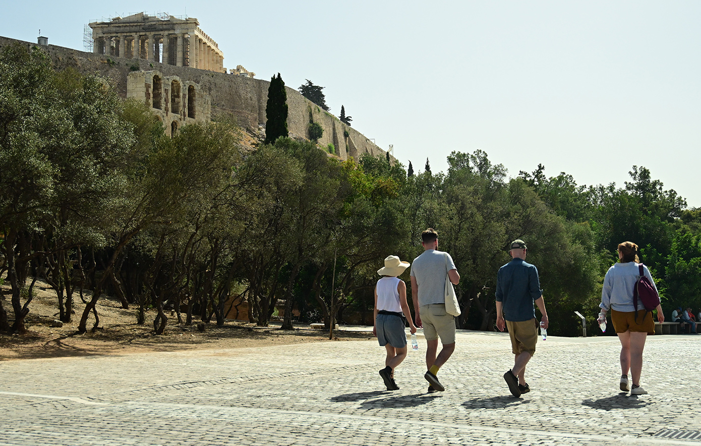 Τα έσοδα από τον τουρισμό στην Ελλάδα: Ανάκαμψη και προκλήσεις το 2024