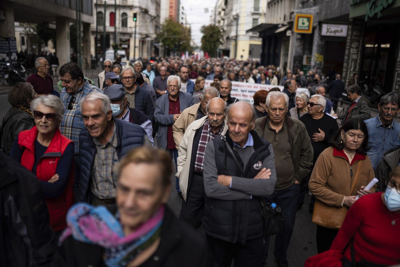 Δικαιούχοι αναδρομικών συντάξεων θα πληρωθούν τον Νοέμβριο μετά από επανυπολογισμό